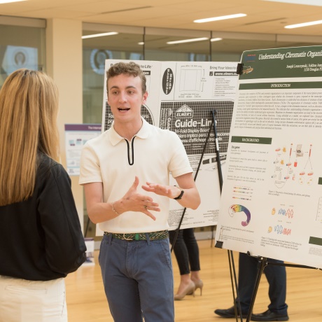 Joey Leszczynski '23 presents his research at an event.